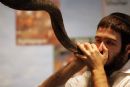 Riverside workshop teaches families about traditional Jewish instrument